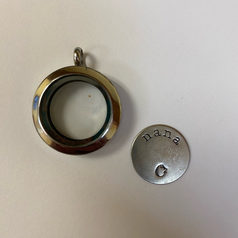 Origami Owl hinged Living Locket with engraved plate. “nana”